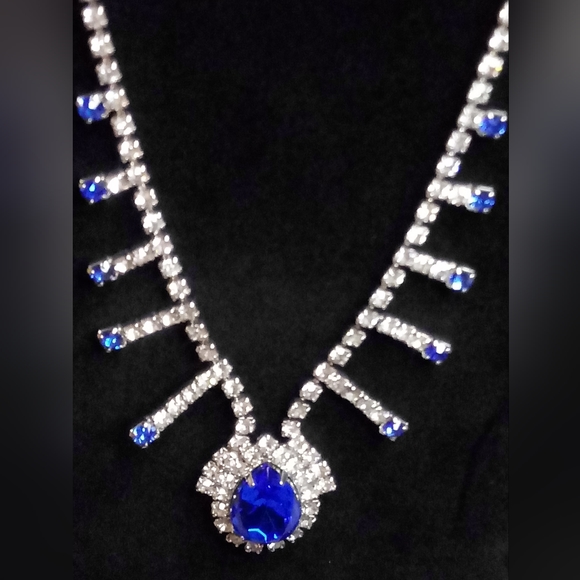 A Royal Blue and Crystal Necklace silver hardware, pre-owned - Picture 16 of 16